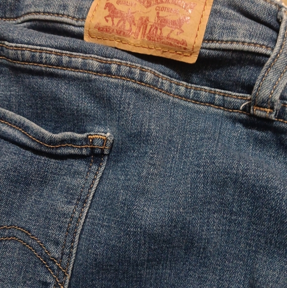 Levi shorts - Size 22W - Picture 2 of 3